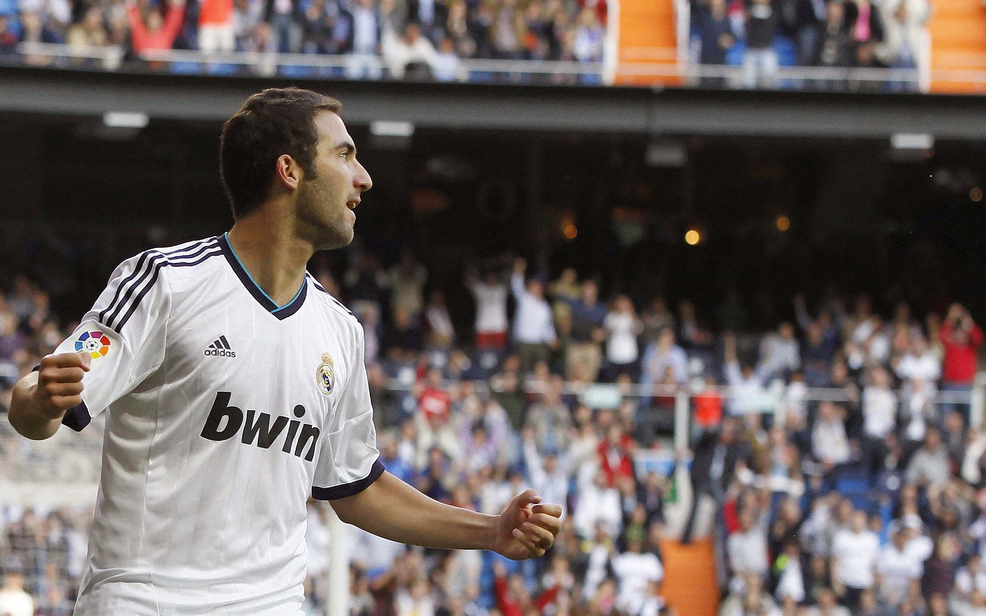 足球最新战报！澳大利亚队迎战日本队，强强对话引爆全球球迷关注